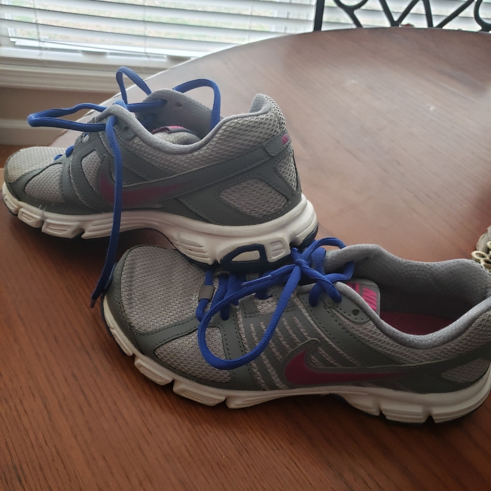 Nike tennis shoes